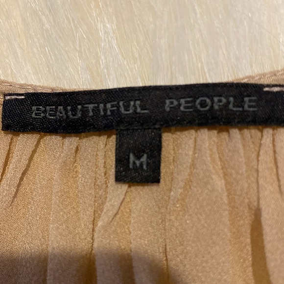 Chic Beige Sleeveless Tank Top - Picture 3 of 4